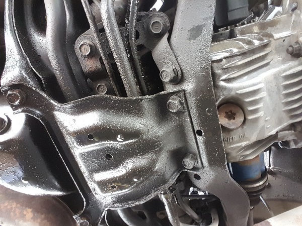 Oil leak over jack plate